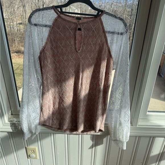 Gimmicks Women's Lace Sleeve Top - dusty rose and White, size large. - Picture 7 of 7